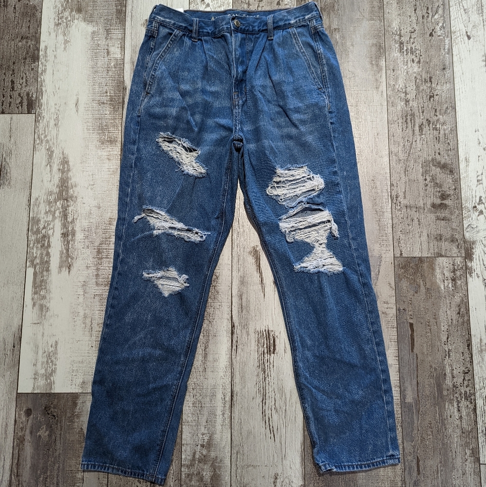 American eagle mom jeans with distressing‎ size 10 short